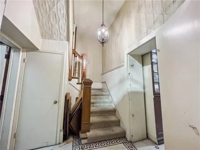 Versatile Mixed-use Property in Prime French Quarter Location