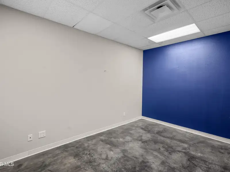 2,750 Sq Ft Office Space for Rent in Established Shopping Center Near Montwood and Yarbrough