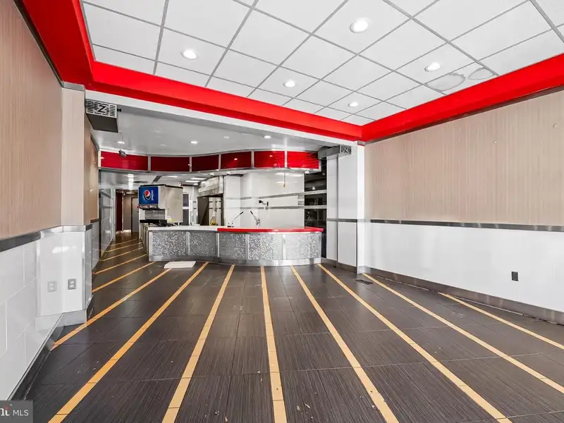 Two Storefronts in Towson: Restaurant and Vacant Space for Lease