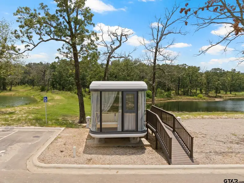 Turnkey Short-term Rental in Twin Lakes Resort, Mount Pleasant - Lakefront Access and Amenities