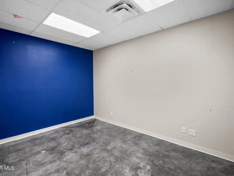 2,750 Sq Ft Office Space for Rent in Established Shopping Center Near Montwood and Yarbrough