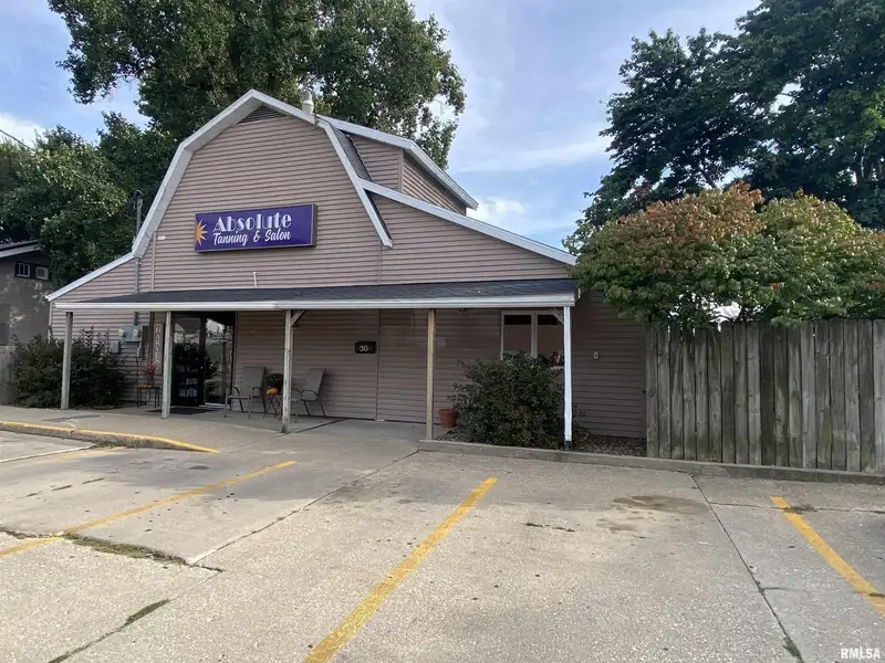 Turnkey Tanning Salon with 10 Beds in Prime Canton Location
