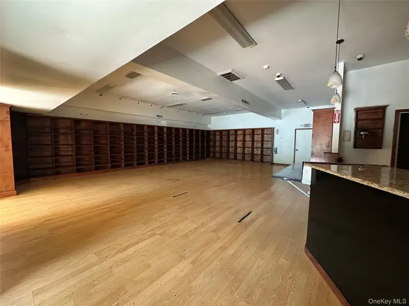 Prime Commercial Retail Space on 9w Corridor - 2,000 Sq Ft with High Visibility