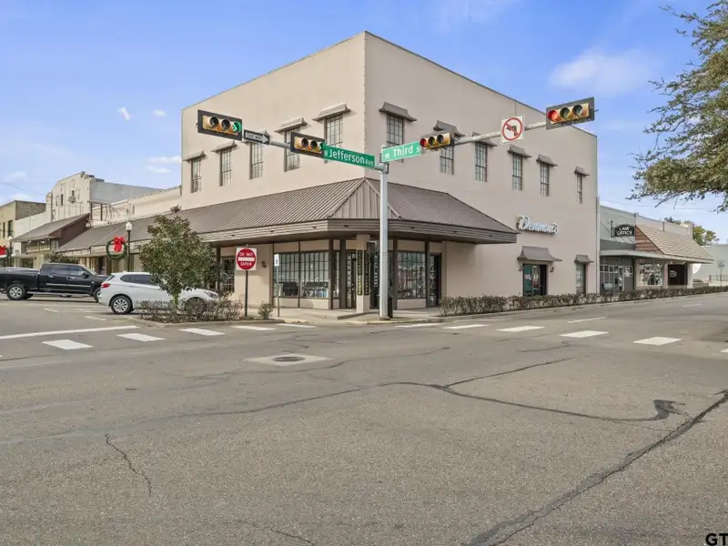 Historic Downtown Mt. Pleasant Multi-use Building with 9000 Sqft and Three Storefronts