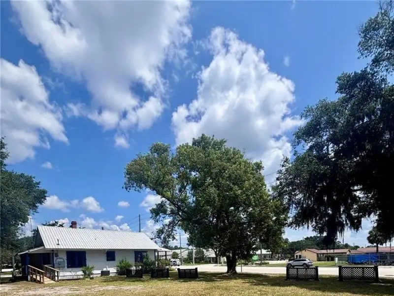 Prime Commercial Space for Lease in High-traffic Location with Ample Parking