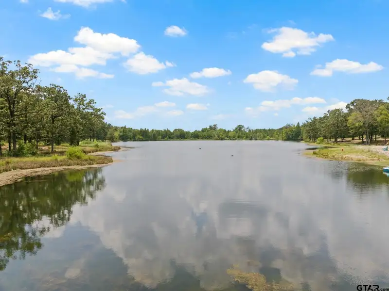 Turnkey Short-term Rental in Twin Lakes Resort, Mount Pleasant - Lakefront Access and Amenities