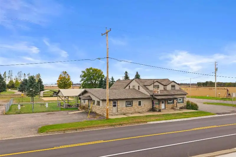 Established Bar and Restaurant with Living Quarters in Stevens Point Area