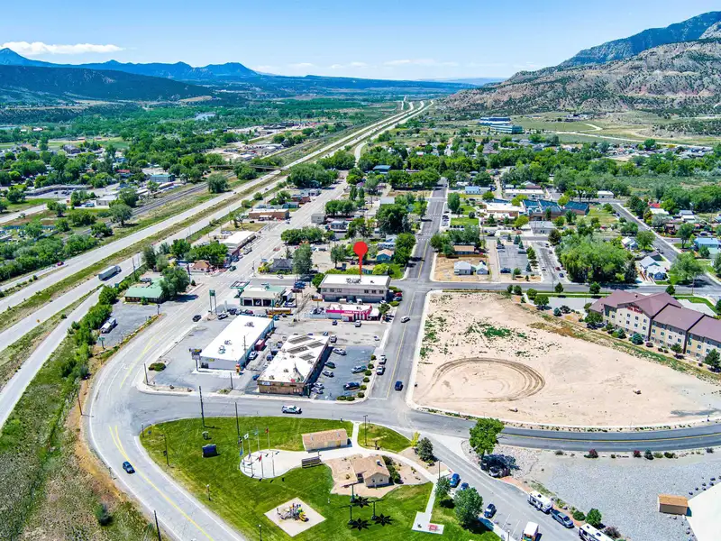 Two-story Commercial Investment Property in Downtown Parachute with 6%+ Cap Rate