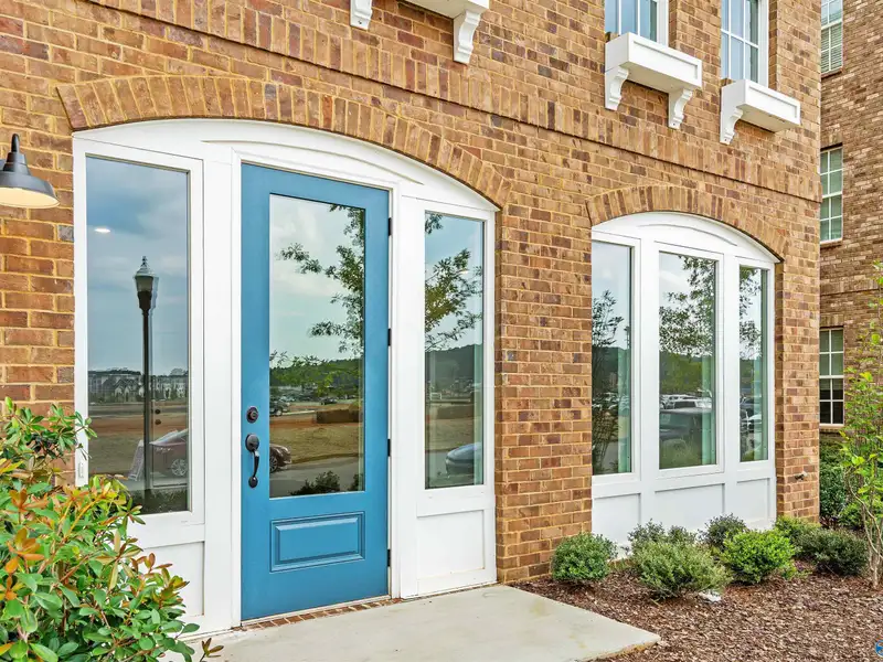 Live/work Townhome with Flex Space, Gourmet Kitchen, and 2-car Garage in Prime Location