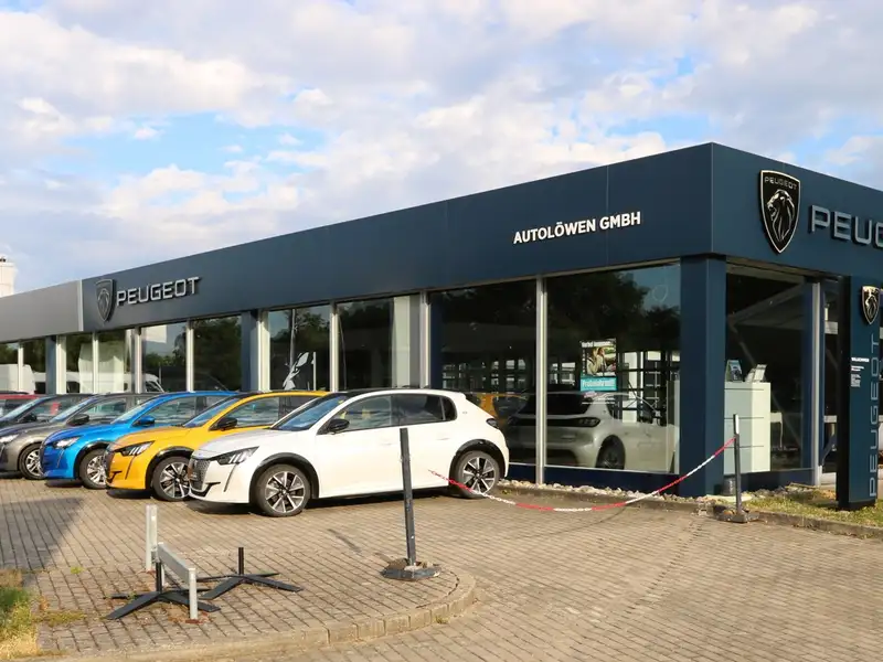 Modern Car Dealership and Service Facility with Residential Space in Schwäbisch Hall