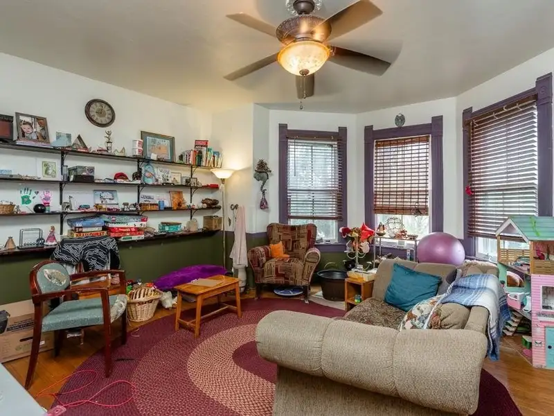 Victorian Office Space with Ada Compliance in Quaint Broadway, Ideal for Airbnb Potential