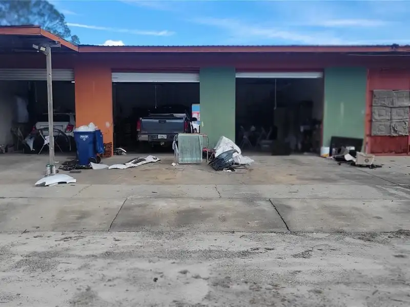 Auto Body Shop with Offices and Garage on Us Hwy 41 in Newberry