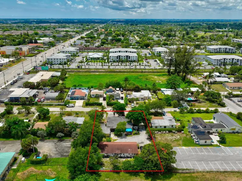 Well-maintained 6-unit Multifamily Property in South Florida with Value-add Potential