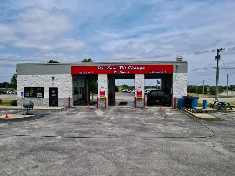 High-traffic B-3 Zoned Commercial Property on Lexington Rd. with Automotive Facility