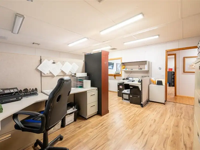 Professional Office Space for Lease in High-traffic Orlando Corridor with Ample Parking