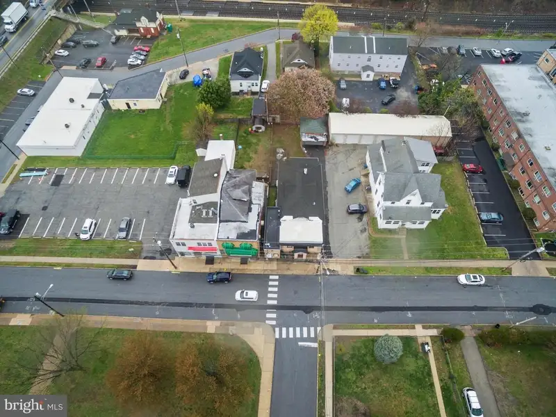 Mixed-use Property with Bar, Residential Space, and Garage in Folcroft Borough