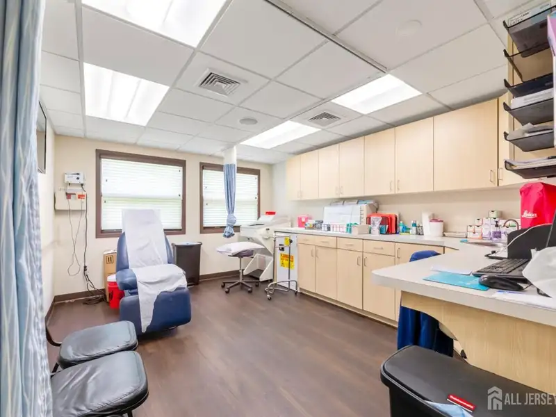 Renovated 3,345 Sf Medical Condo in Ferris Plaza, East Brunswick