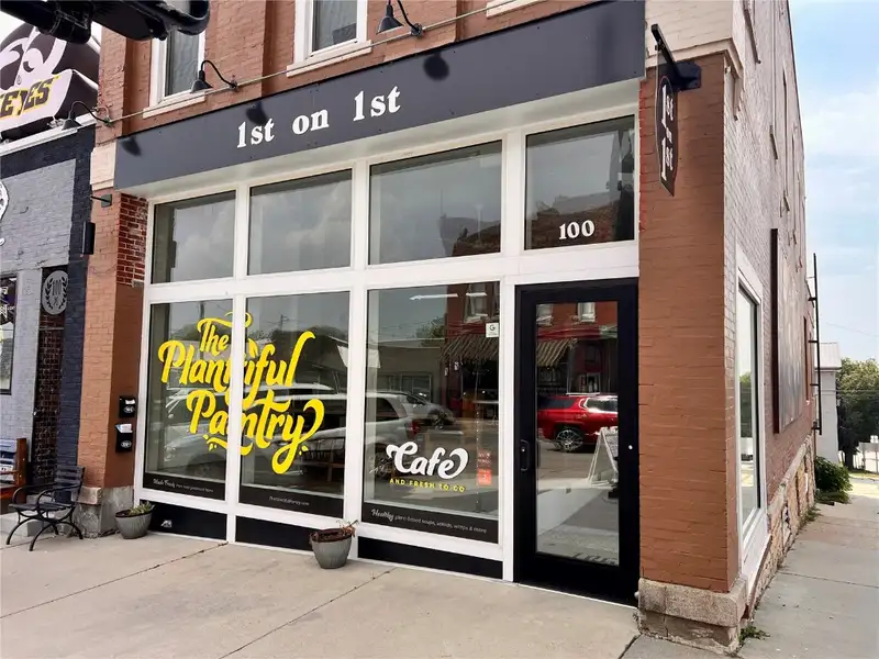 Turn-key Restaurant Space for Lease in Mt. Vernon with Fully Equipped Kitchen