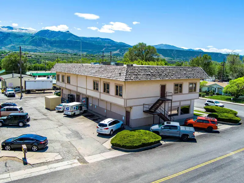 Two-story Commercial Investment Property in Downtown Parachute with 6%+ Cap Rate