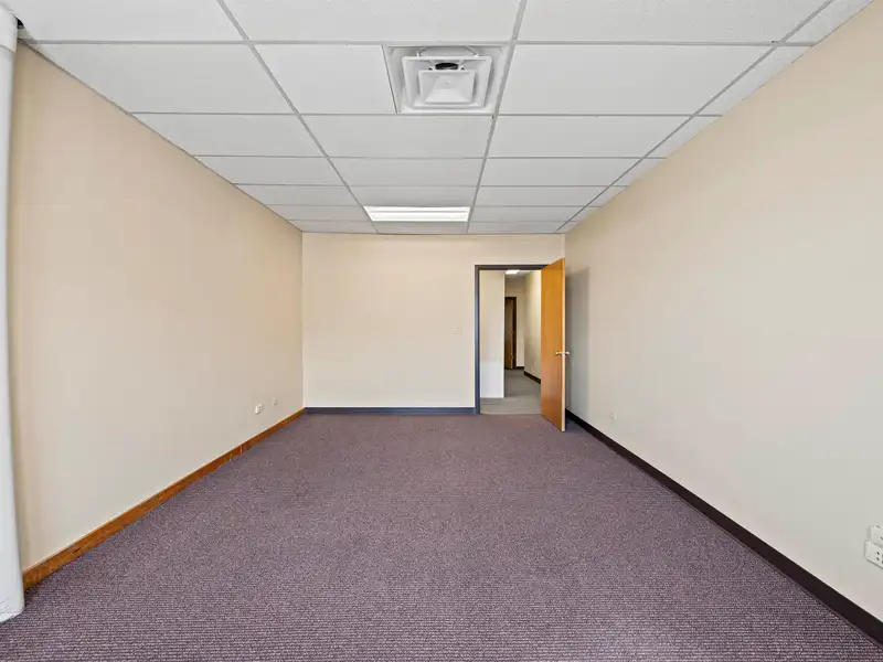 Two-story Commercial Investment Property in Downtown Parachute with 6%+ Cap Rate