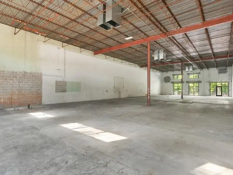 Industrial/flex Building in Prime Atlanta Location with Recent Upgrades and Parking Options