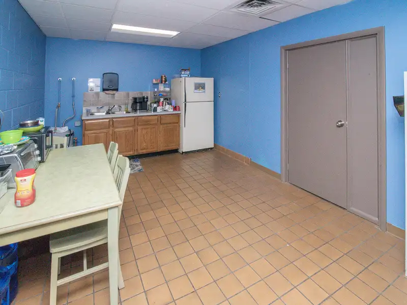 Versatile 10,000 Sq Ft Warehouse and Office Space in Prime Location