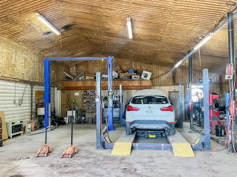 Turn-key Auto and Truck Service Business with Inventory and Equipment in Olney, Tx