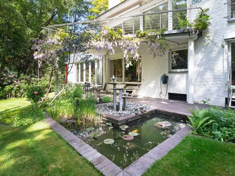 Residential and Commercial Building Investment Near Stadtpark with 460 M² Rentable Area