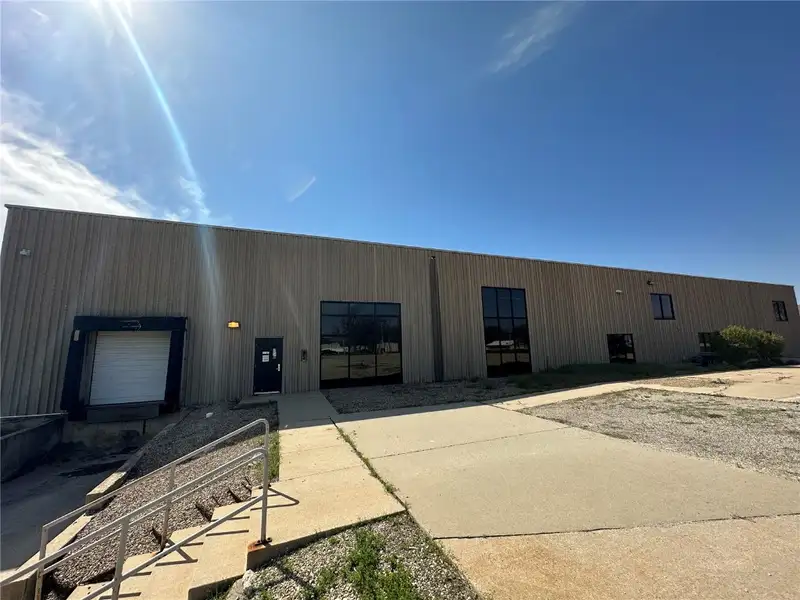 Modern Office Space with Amenities in Hiawatha, Ia - Ample Parking and Training Rooms