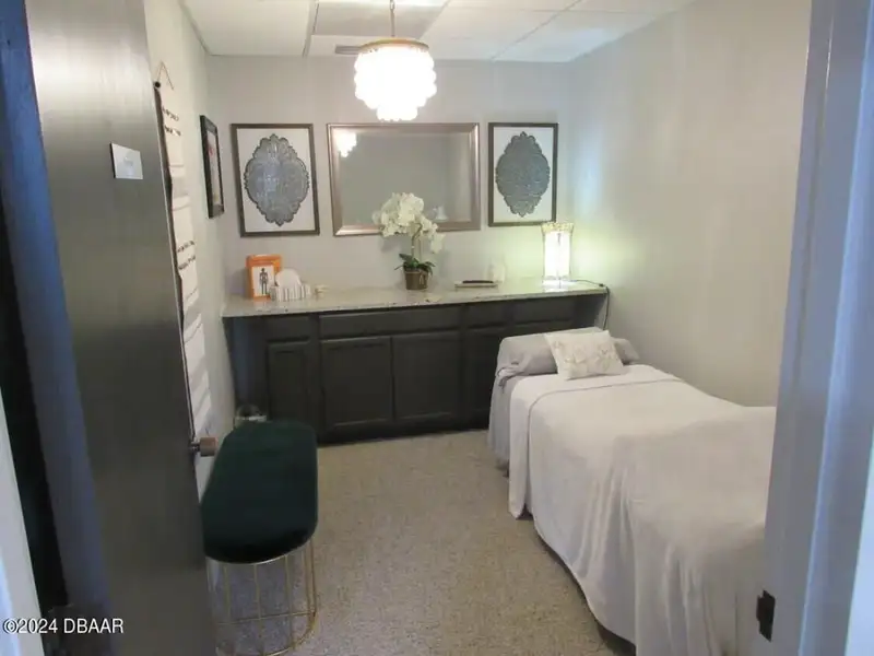 Renovated Medical Suite in Prime Ormond Beach Location with Multiple Treatment Rooms