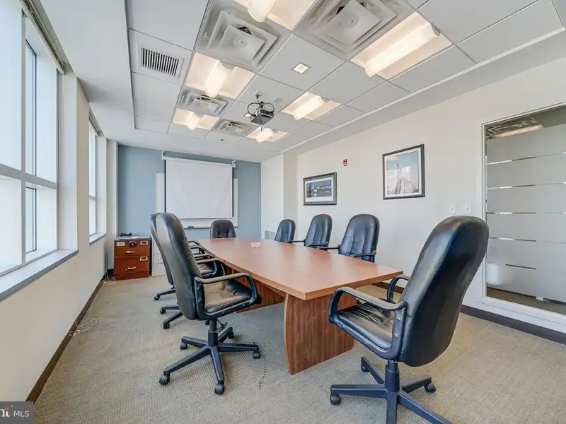 Flexible Office Suite in Prime Falls Church Location - 1,200 Sq Ft, Great Accessibility