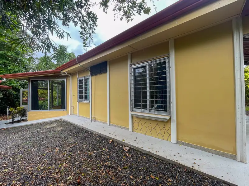 One-bedroom Home with Expansion Potential in Central Ojochal, Costa Rica