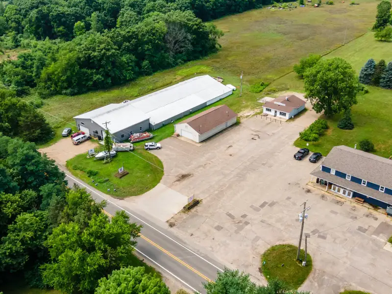 Cozy Diner with Pole Barn on 3 Acres Across from Pine Lake