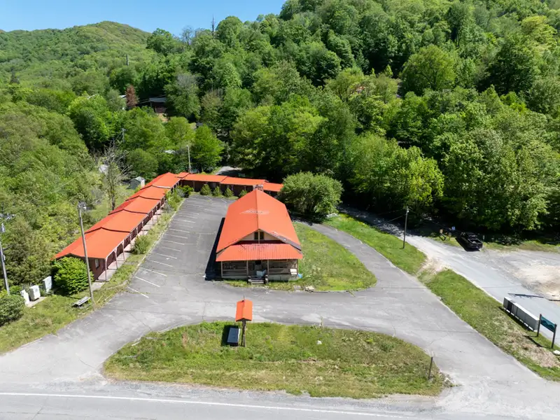 Investment Opportunity: 15-unit Motel in Blue Ridge Mountains Near Gatlinburg and Pigeon Forge