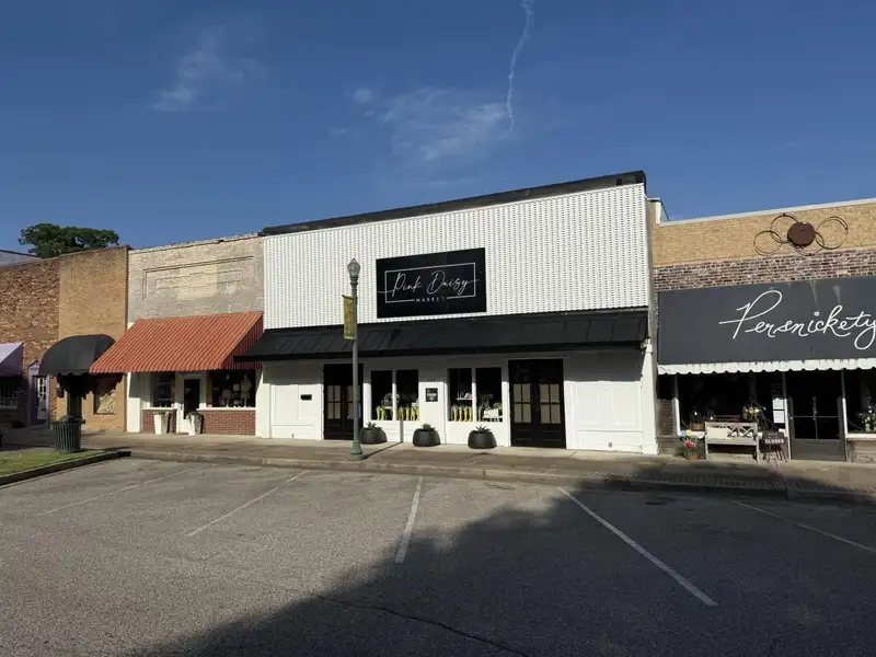 Prime 7,749 Sf Commercial Building on Historic Covington Square, Tipton County