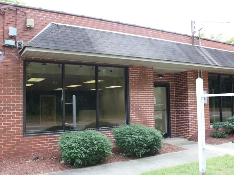Commercial Building for Sale in Prime Location - Move-in Ready