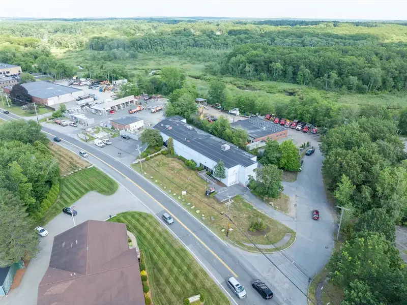 Industrial Building for Lease in North Reading with Office and Warehouse Flexibility