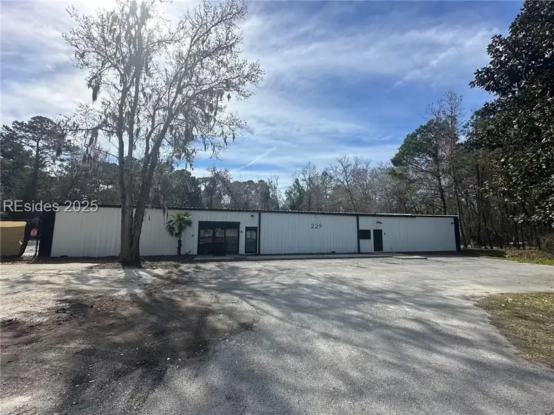 Remodeled 1,120 Sq Ft Warehouse/office Space in North End with Private Entrance