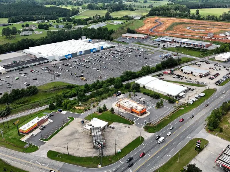 Commercial Strip Center on 3 Acres in Lafayette, Ga Near Walmart Supercenter