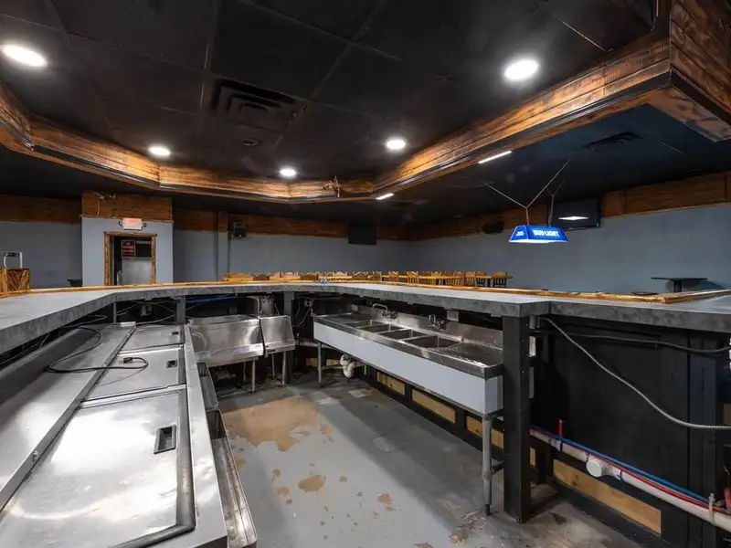 Prime Restaurant/bar on 1.24 Acres with Ample Parking and Outdoor Dining