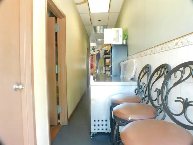 Turnkey Pizza Restaurant for Sale in High-traffic Location with Essential Equipment Included