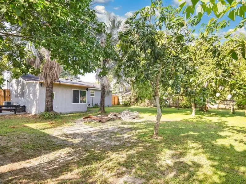 Charming Airbnb Home Near Downtown Orlando with In-law Suite and Expansive Backyard