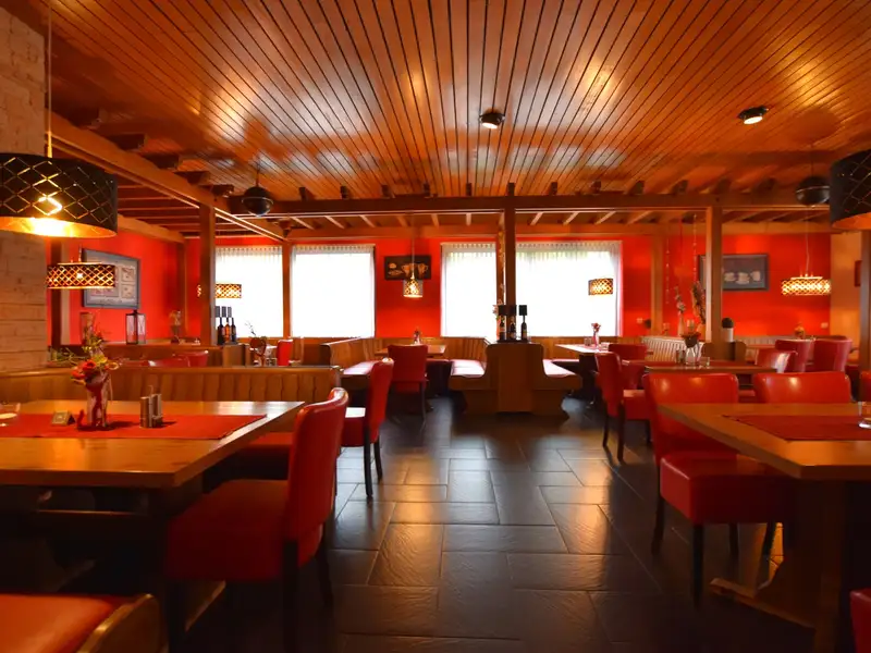 Restaurant and Guest Accommodation with Owner's Apartment in Modernized Facility