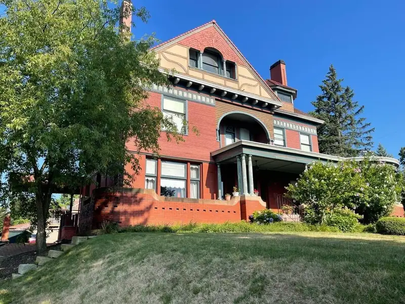 Historic Victorian Professional Building in Stark County with Remodeled Office Space