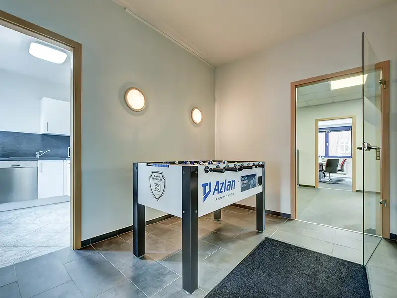 Modern Office Building with Renovated Spaces Near Centro Oberhausen, Includes Garden and Parking