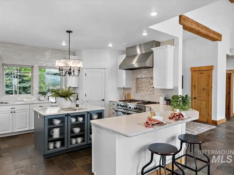 Hilltop Winery and Event Center with Custom Home and 360-degree Views in Eagle, Idaho