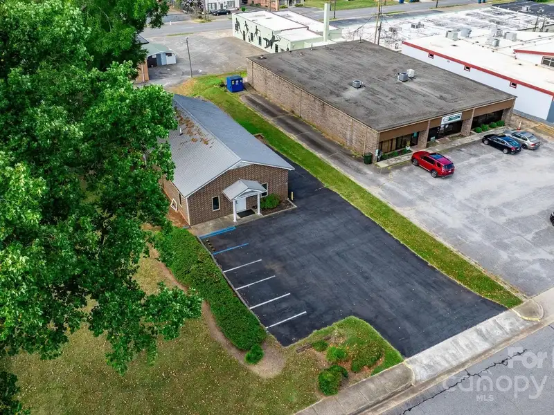 Prime Brick Office Building with Expansion Potential in Downtown Hickory