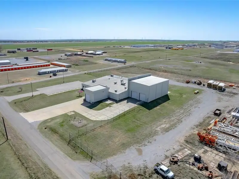 17,000 Sq Ft Versatile Industrial Facility on 402 Acres Near Oklahoma City