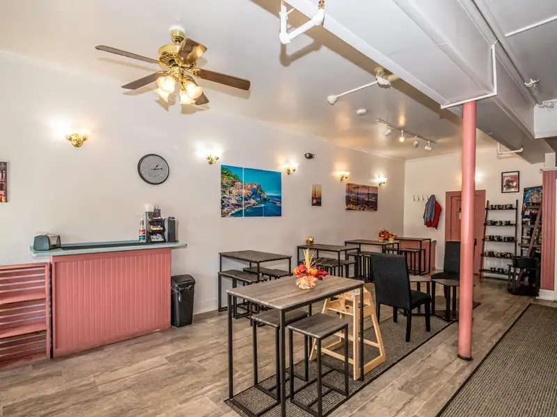 Established Coffee and Sweet Shop in Prime North Conway Village Location