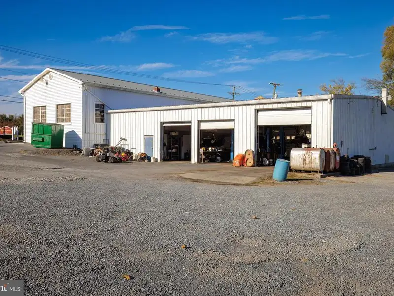 Mixed-use Commercial Building on Congress Street, New Market - 9,940 Sq Ft with Expansion Potential